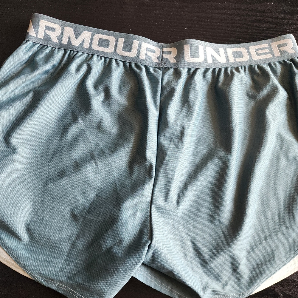 NEW Women's UA Running Shorts (M)